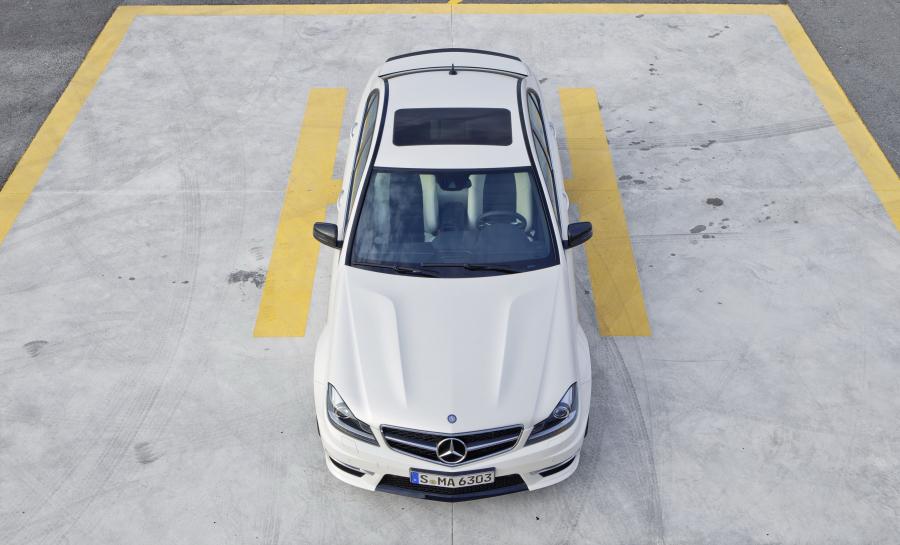  Mercedes-Benz C63 AMG 2012 года  (фото 9 из 40)